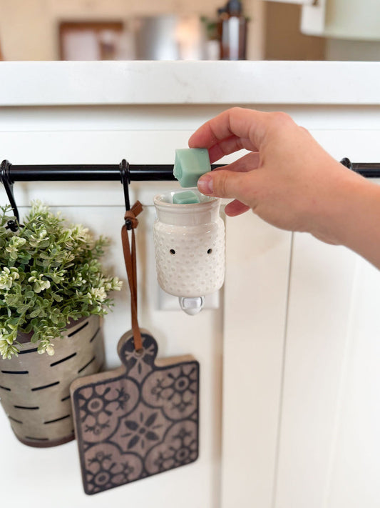 Warmer Wall Plug-in White Hobnail